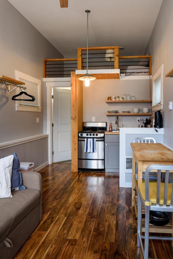 Tiny House By Kabino Mini Modern Tiny Home Heart Of Green Lake Pet Friendly Wifi Loft Up Ladder Plus Sleeper Sofa Seattle Extérieur photo