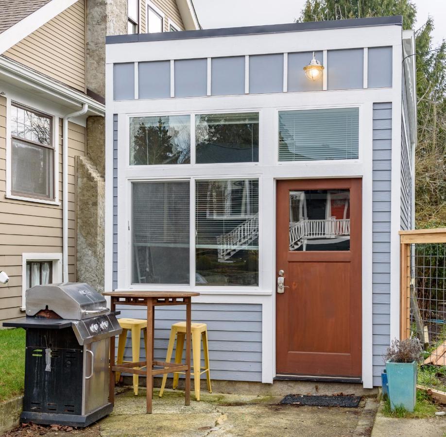 Tiny House By Kabino Mini Modern Tiny Home Heart Of Green Lake Pet Friendly Wifi Loft Up Ladder Plus Sleeper Sofa Seattle Extérieur photo